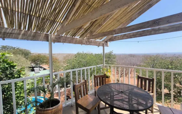 Room in Lodge - Luxury Suite in Zambezi Boutique Lodge 9 With Free Town Tour