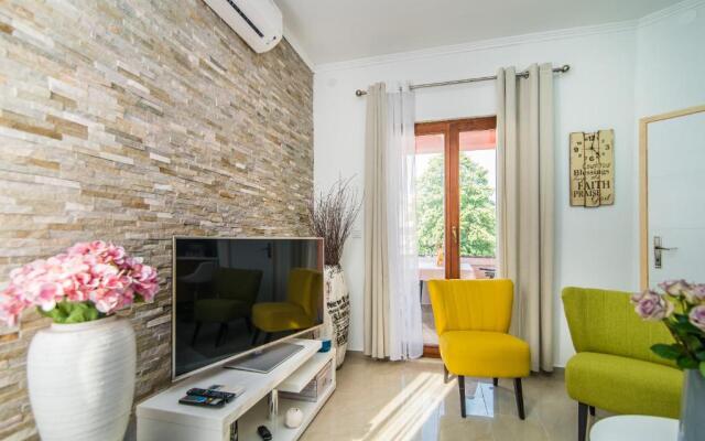 Charming house on the beach and Deluxe Apartment