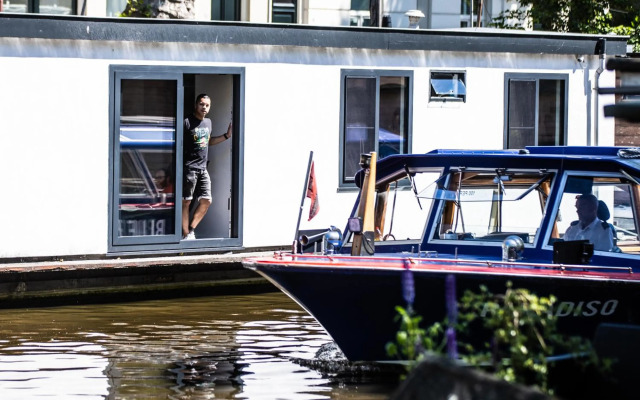 A'dam Houseboat