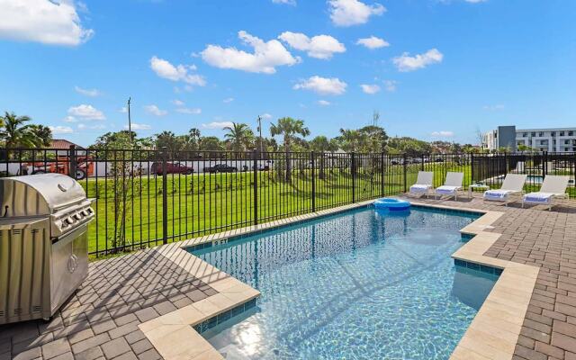 Harbor Island Beach Club by Villatel