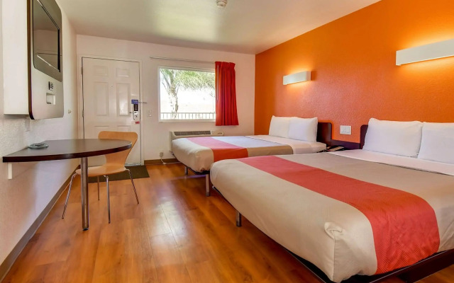 Motel 6 Riverside, CA - South