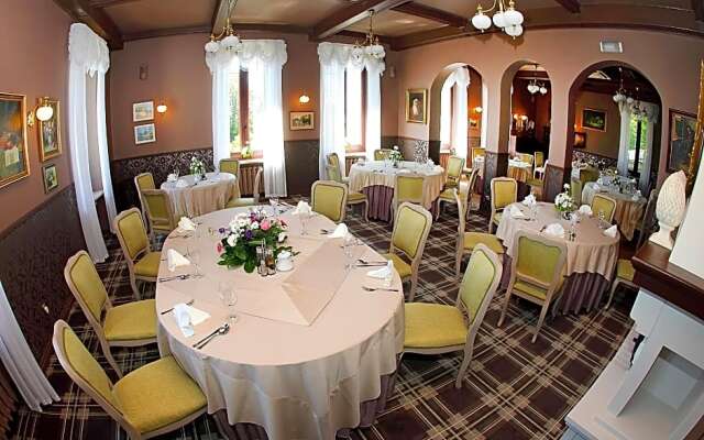 Hotel Pałac w Myślęcinku