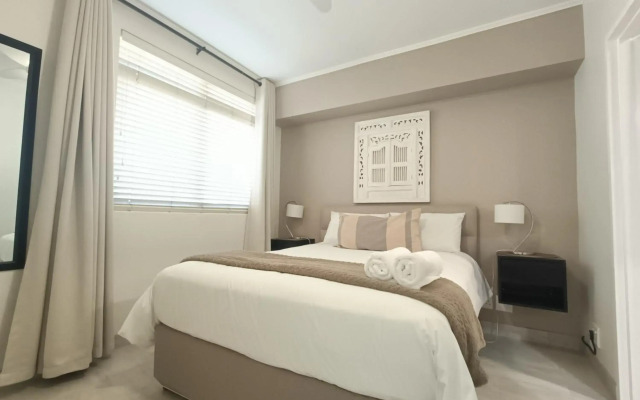 Island Club Hotel & Apartments