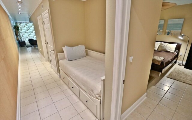 Emerald Beach 1733 - 1977164