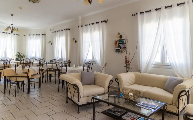 Ostria Hotel