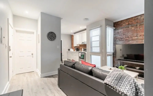 Upscale 2BR Apt - Prime Location w Netflix