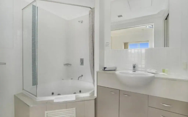 Hinterland Luxury - 1 Bedroom Hinterland View Apt