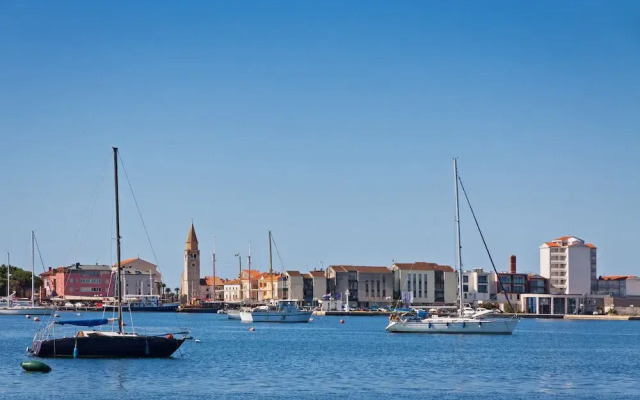 Sea Breeze Residence Mariella