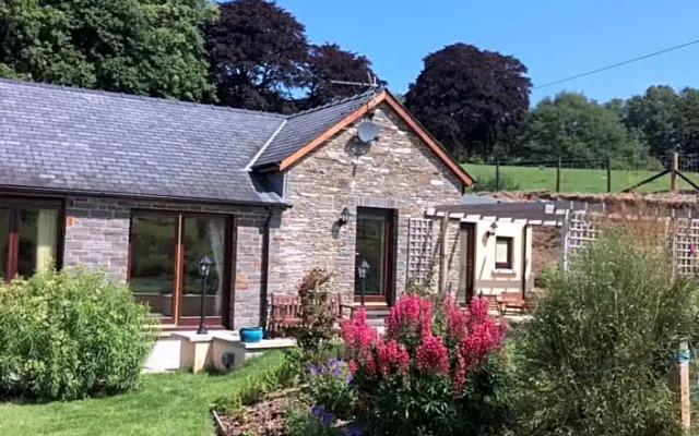 Neuadd Villa