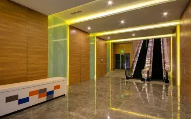 Hui Yue Hotel (Hui Rong Plaza, Chengdu Phoenix Mountain Sports Park)