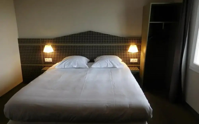 FastHotel Montmarault - Auberge du Grand Champ
