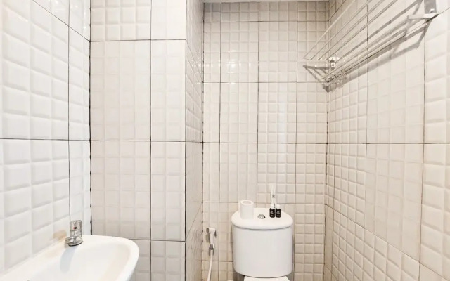 Good Deal And Homey Studio At De Prima Apartment