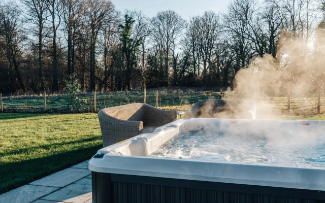 Hayward House, Hot Tub, Large Garden