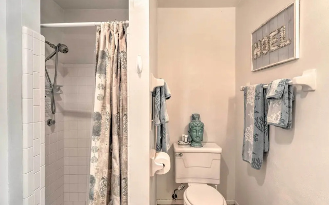 Sunny + Alluring Englewood Retreat w/ Dock!