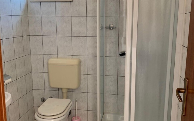 Apartment With Private Parking Or Garage