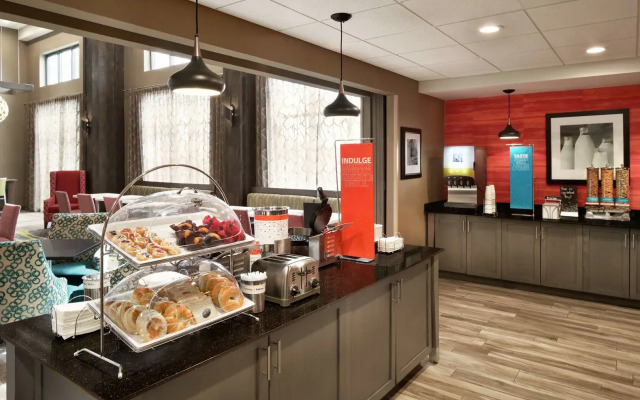 Hampton Inn & Suites St. Louis/Alton