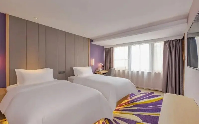 Lavande Hotel (Chongqing Yangjiaping Pedestrian Street Metro Station)