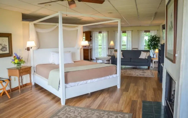 Treetop Retreat