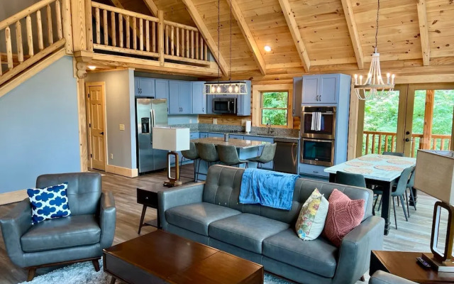 Wintergreen Chesnut Hot-tub Arcade Fireplace