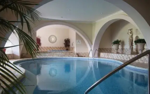 Treglos Hotel