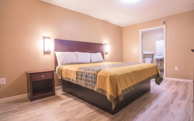 The Crossroads Hotel & Suites