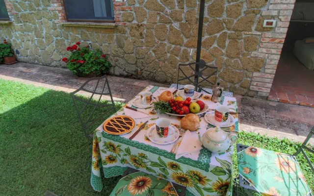 Farmhouse With Pool View