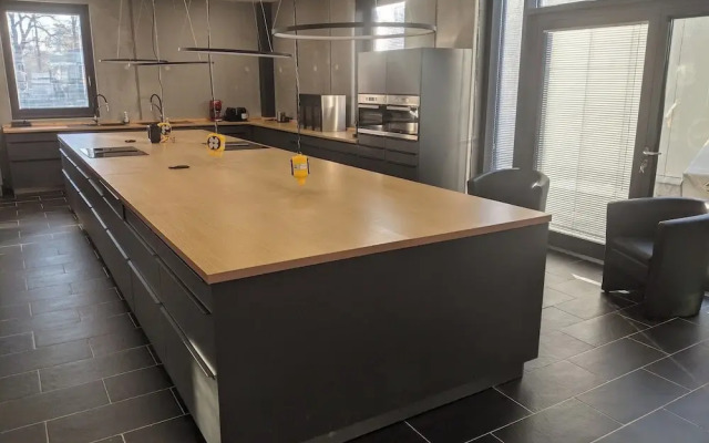 Boardingrooms Direct A8, Close to Stuttgart, 25min