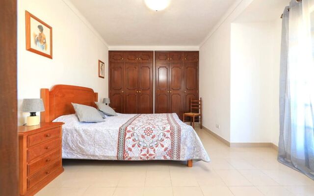 Spacious 4 Bedroom Villa, Private Pool, Free air Conditioning and Wifi
