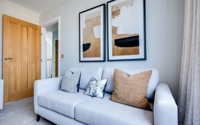 Stylish 4-br House - Free Parking Nice Garden