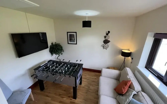 4 Bedroom Detached Farmhouse Mountain Views