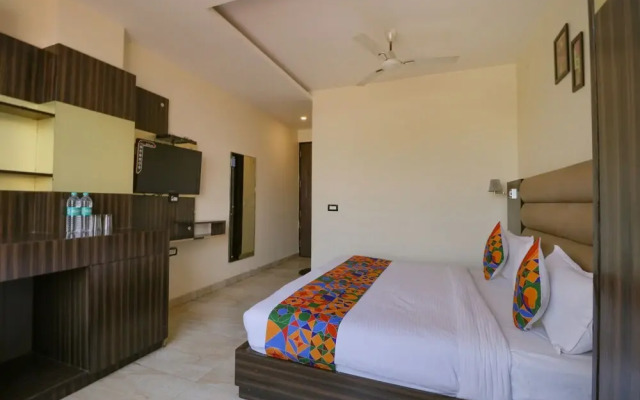 FabHotel Narula