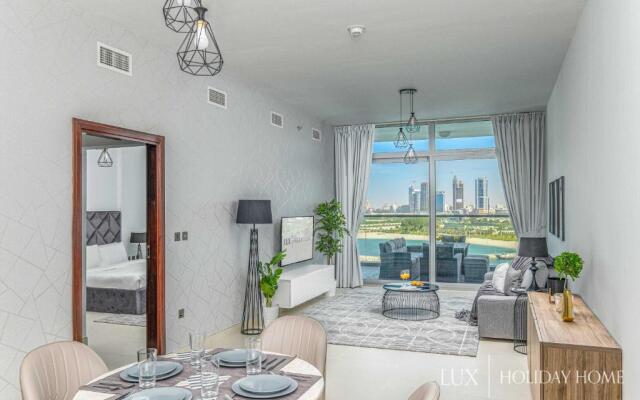 LUX - Opulent Island Suite Burj Khalifa View 1