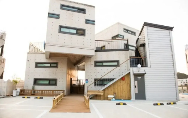 Daebudo (Seonjaedo) Daldal Pension
