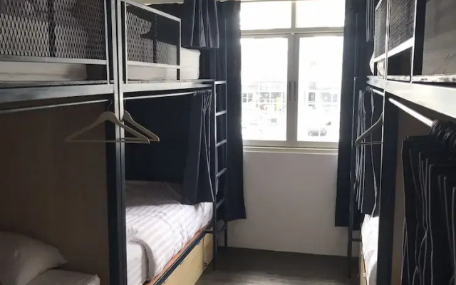 White Wall Poshtel - Hostel