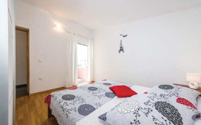 Beautiful Apartment in Maslenica With 3 Bedrooms and Wifi