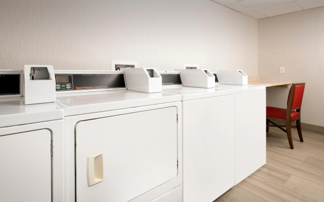 Holiday Inn Express & Suites Baltimore - BWI Airport North by IHG