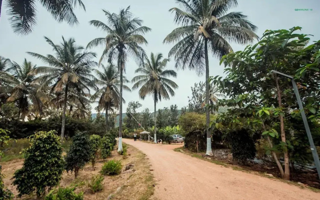 Commune18 Resorts