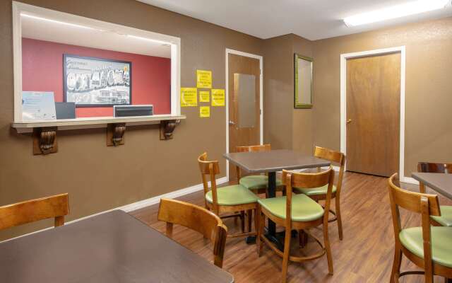 Super 8 by Wyndham Big Cabin/Vinita Area