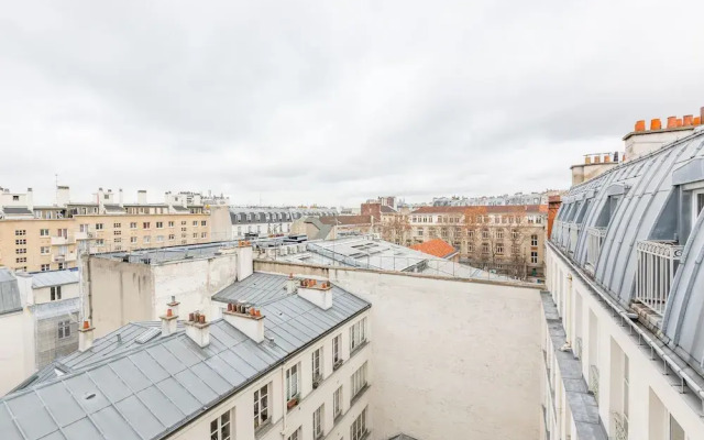 Rooftop Views By the Canal Saint-martin