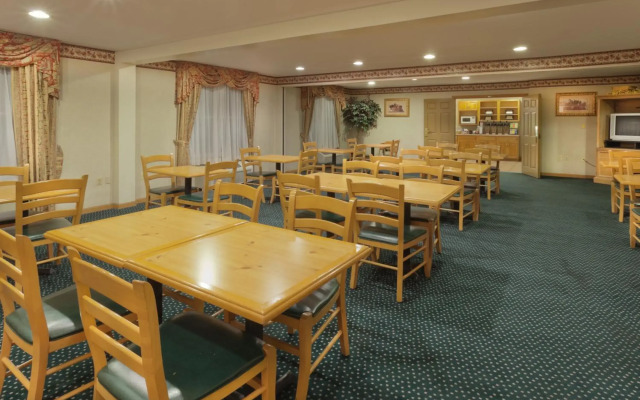 Country Inn & Suites by Radisson, Holland, MI