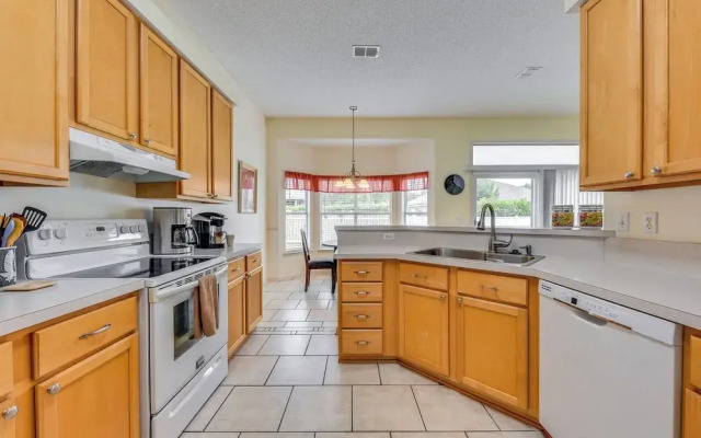 Lovely Family Home w/ Lanai, 6 Mi to Amelia Island