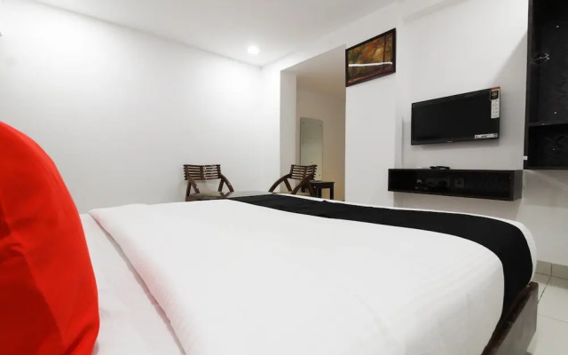 Mythri Hotel by OYO Rooms