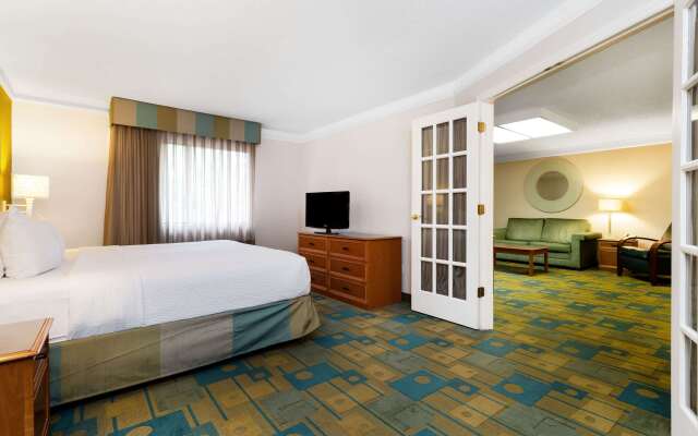 La Quinta Inn & Suites by Wyndham St. Pete-Clearwater Airpt