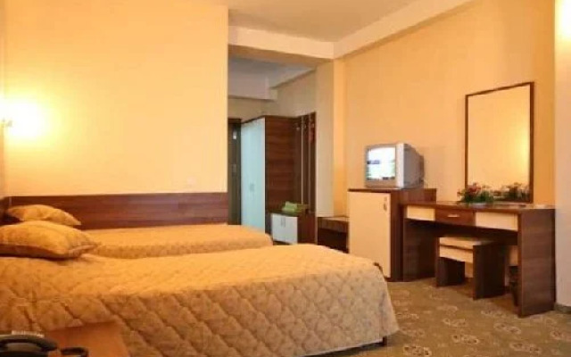 Palace Lake Mezotermale