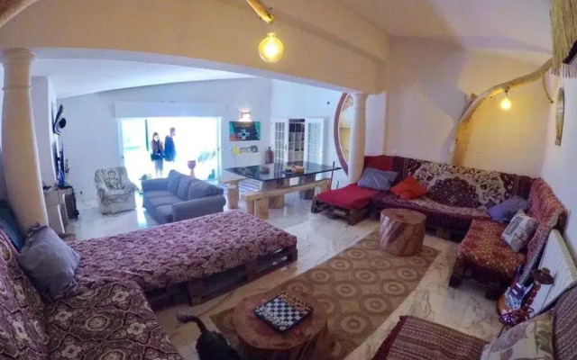 7 Waves Surf Hostel