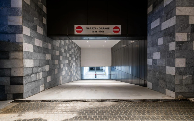 Woodside Residence 325