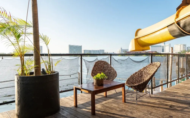 Mayan Monkey Hostel & Bar