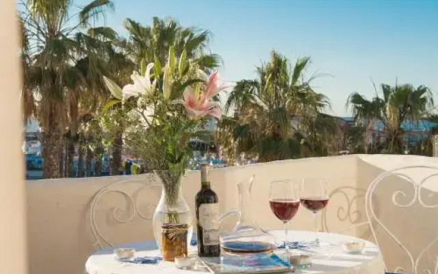Apartamentos Puerto Marina Beach