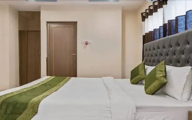 Treebo Trend Royal Crowne