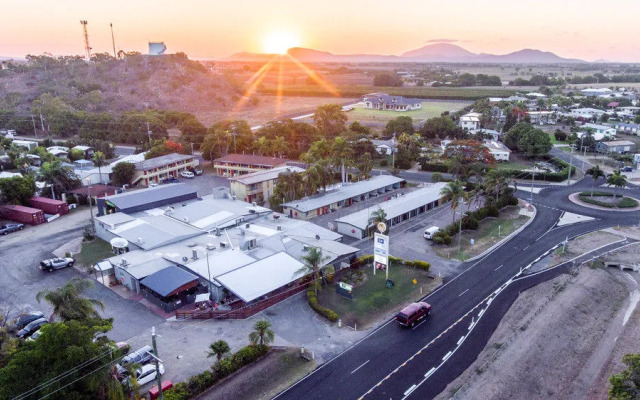 Nightcap at Queens Beach Hotel